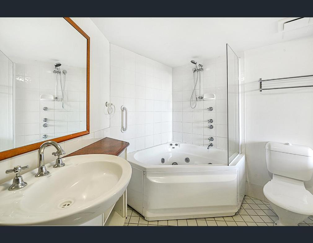 Surfers/Broadbeach Pool View. Free Parking & Wifi Gold Coast Extérieur photo